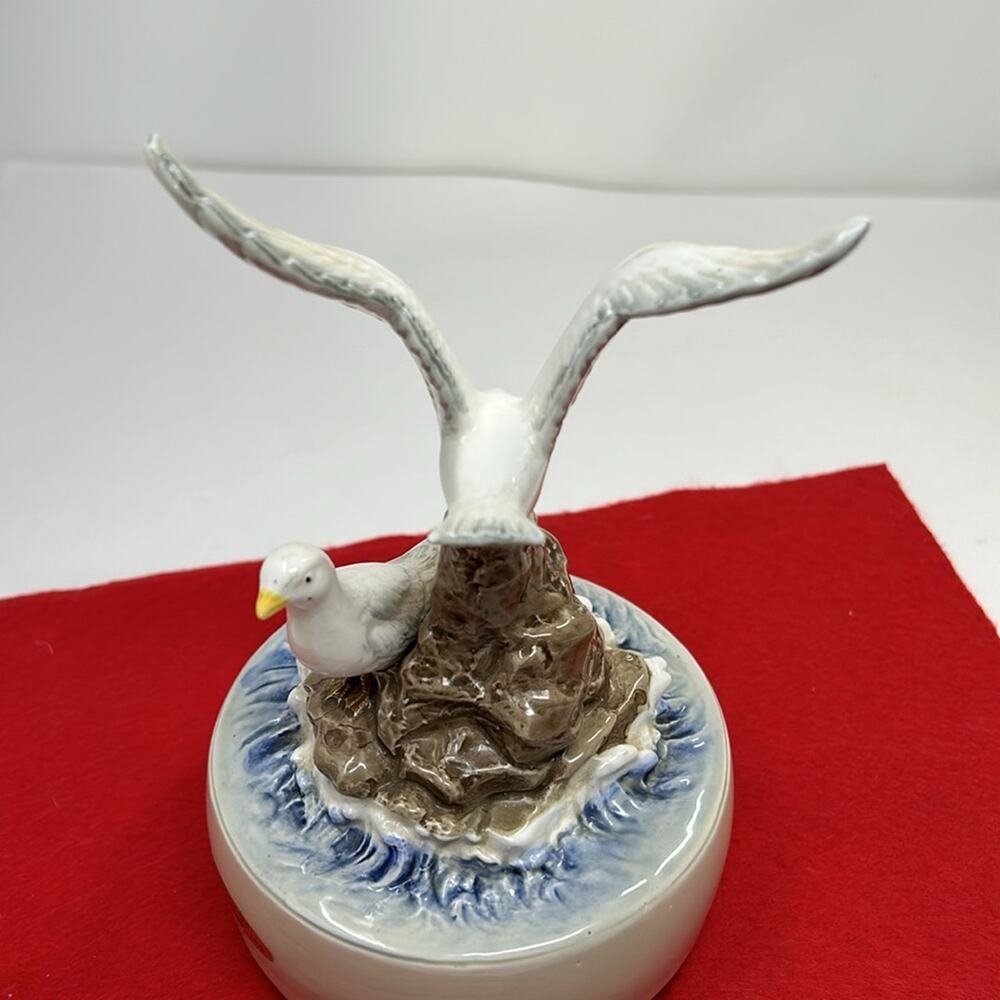 Vintage Otagiri Japan "Misty" Hand Painted Seagulls Music Box - Picture 3 of 10